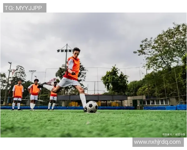 足球新手必看:提升耐力的实用技巧与训练方法详解 足球新手必看:提升耐力的实用技巧与训练方法详解