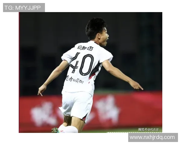 重庆足球队在选拔赛中以74分稳居积分榜首位