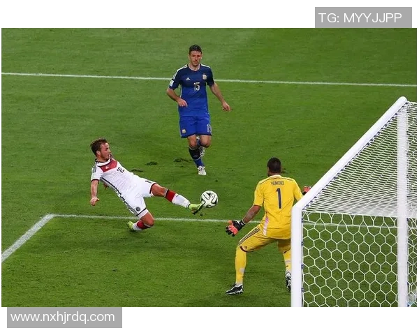 全足球明星广告盛典揭幕球场巨星齐聚展现无限魅力与激情